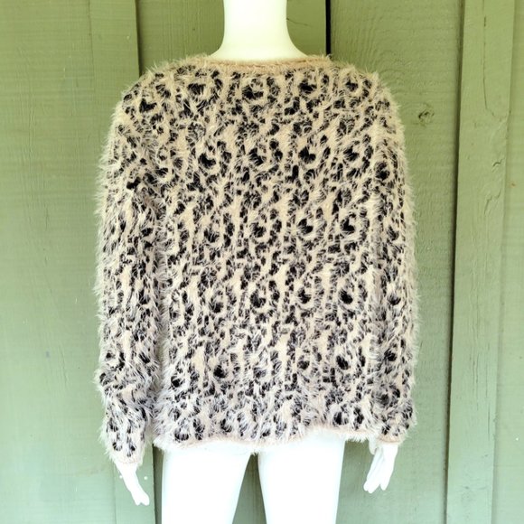 NWT XOXO Fuzzy Leopard Knit Sweater Large - Picture 3 of 4